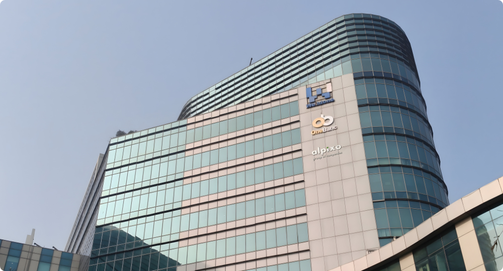 Top-quality bulk raw honey supplier in India, offering pure and natural honey.